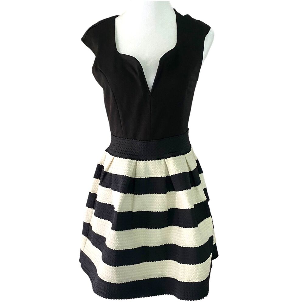 A'gaci Black and White Striped Fit and Flare Pleated  Mini skirt Dress Large